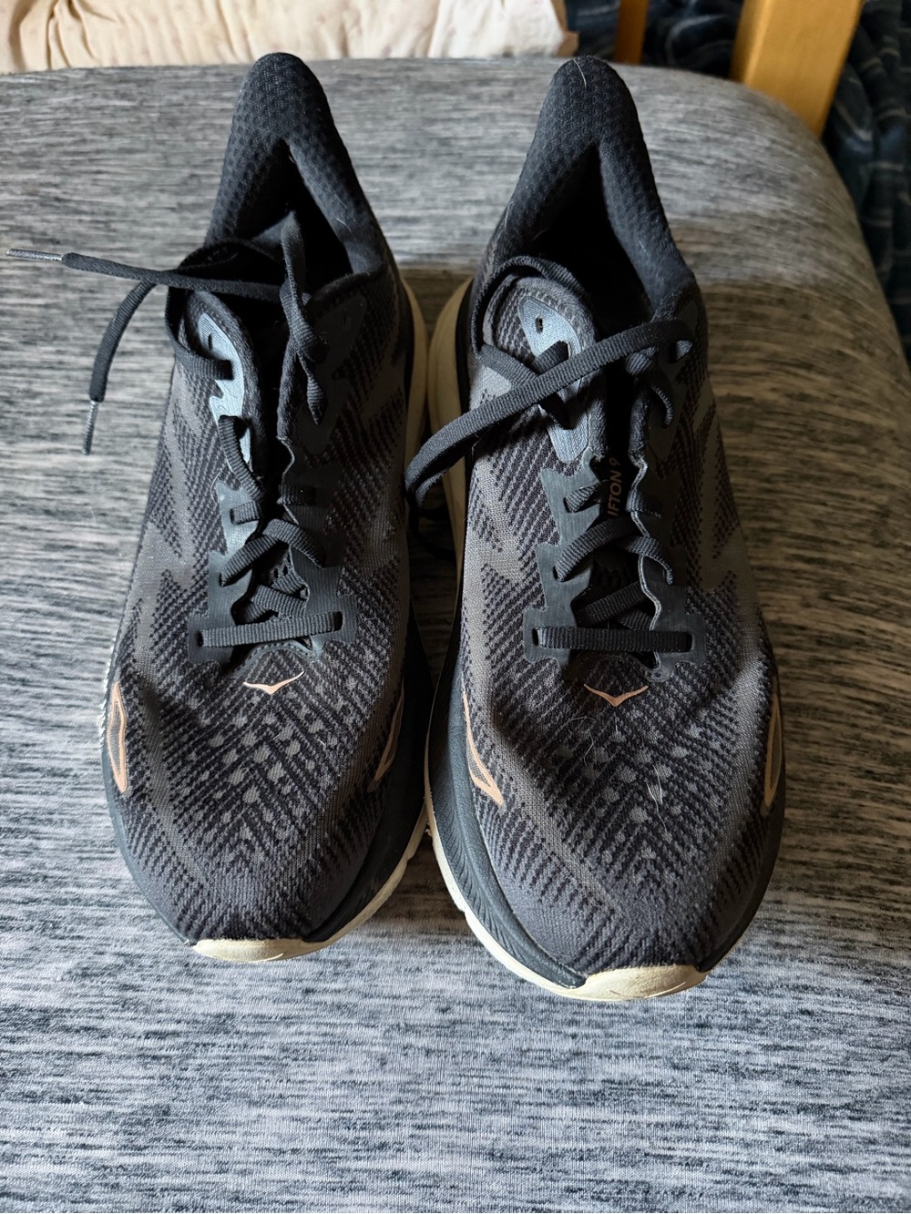 Hoka Clifton 9 Women 9B Pre-Ownerd Running Shoes Black 1127896 BRGL Mesh Sneaker